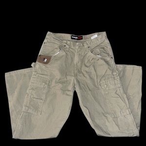 Wrangler Riggs Cargo Pants “button missing”                          Size- 33x32